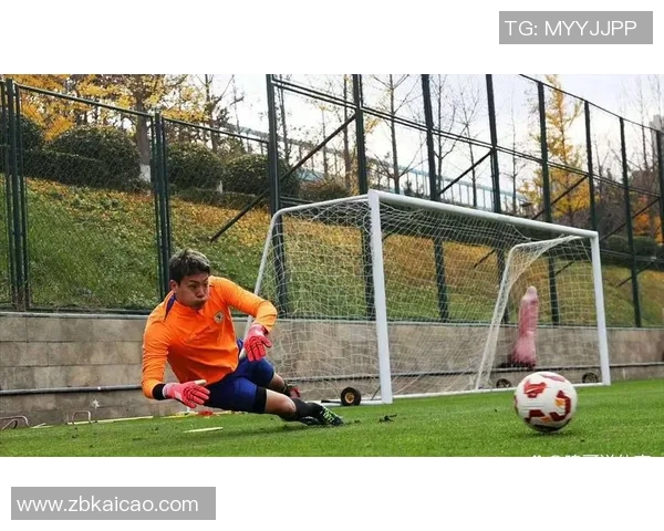 足球明星扔瓶子引发热议视频播放瞬间成网络热点引发众多讨论